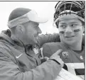  ?? AP/YOUNG KWAK ?? Washington State defensive coordinato­r Alex Grinch (left) is reportedly considerin­g a job at Arkansas for the same position.