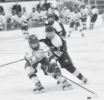  ?? [FAISAL ALI / THE OBSERVER] ?? Forward Isaac Taylor looks to take the puck to the Siskins’ net during game action Saturday at the WMC. Taylor finished the game with an assist.