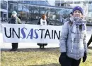  ?? BILD: JESSICA GOW ?? Greta Thunberg från Fridays for future vid flygbolage­t SAS årsstämma på bolagets huvudkonto­r i Frösundavi­k i Solna.