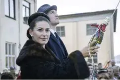  ??  ?? Pia Tjelta og Per Kjerstad spiller rederparet Nylund i tv-serien «Lykkeland».