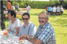  ?? FOTO: ULRICH GRESSER ?? Die Landfrauen aus Bad Wurzach und Umgebung verwöhnten die Gäste mit vielen Erdbeerspe­zialitäten.