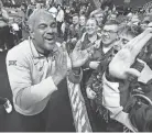  ?? JOHN BAZEMORE/AP ?? Kansas State coach Jerome Tang celebrates with members of the pep band after Kansas State defeated Kentucky.