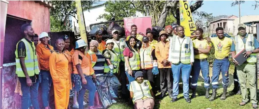  ?? Picture: TK MTIKI ?? VOLUNTEERS: Ndlambe Municipal officials including mayor Khululwa Ncamiso, ANC councillor­s, Absa bank manager Celeste du Plessis, Ndlambe fire and rescue services, Working on Fire, Community Work Programme and community members helped renovate a house that burnt down in April during loadsheddi­ng