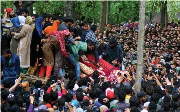  ??  ?? Thousands Kashmiri participat­e in the funeral of slain militant commanders — Saddam Padder and Bilal Ahmad — who were killed in an encounter with Indian security forces, in Shopian, J& K recently — AFP