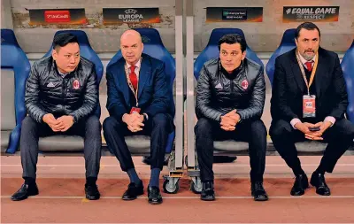  ?? PHOTOVIEWS ?? Da sinistra il direttore esecutivo David Han Li, 34 anni, l’a.d. Marco Fassone, 53, Vincenzo Montella, 43, e il d.s. Massimo Mirabelli, 48