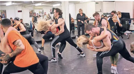  ?? FOTO: DAN JOSEPH ?? Unter 150 Kandidaten wurden in den Londoner Artwork-studios die Tänzer für Bodyguard gesucht.