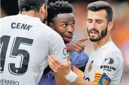  ?? PABLO MORANO/REUTERS ?? O atacante brasileiro Vinícius Júnior durante o jogo com o Valencia