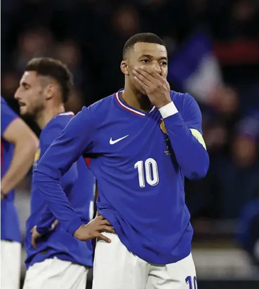  ?? ?? ► El atacante del Paris Saint-Germain, Kylian Mbappé, es campeón del mundo con Francia (2018).