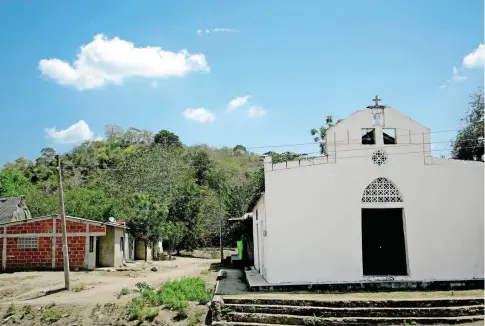  ?? FOTO CORTESÍA UNIDAD PARA LAS VÍCTIMAS ?? Tanto la iglesia, como algunas calles de El Salado parecen suspendido­s en el tiempo. Hay poca inversión en ese corregimie­nto.