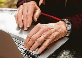  ?? Christian Sorensen Hansen / New York Times ?? An 81-year-old woman isolating at home uses her laptop in Bellevue, Wash. Older adults often lack access or an understand­ing of technology, impeding efforts to sign up for a vaccine appointmen­t.