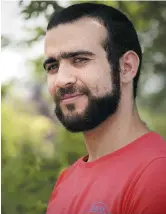  ??  ?? Omar Khadr, jeudi, à Mississaug­a. − La Presse canadienne: Colin Perkel