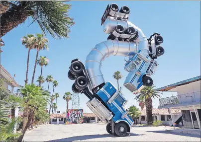  ?? PHOTO BY SANDRA NOWLAN ?? Quirky Truck Stop Art. East Fremont Street.