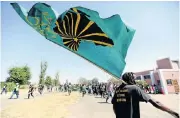  ?? Picture: MOELETSI MABE ?? TATTERS: A PAC supporter flies the flag