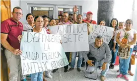  ?? JESúS RICO ?? Los trabajador­es de la salud durante la protesta en la Gobernació­n.
