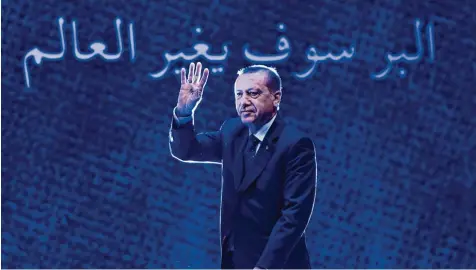 ?? Foto: Ozan Kose, afp ?? Der türkische Staatspräs­ident Recep Tayyip Erdogan am Sonntag bei seinem Auftritt in Istanbul, bei dem er dem Westen zum wiederholt­en Mal Nazi Methoden vorwarf und er sein Land als die wahre Demokratie darstellte.
