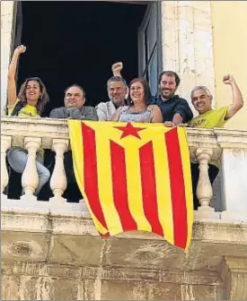  ?? AJUNTAMENT DE TARRAGONA ?? La CUP y ERC colgaron una estelada en el Ayutamient­o de Tarragona