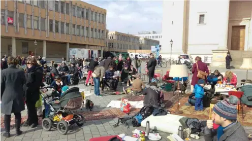  ?? Foto: Sascha Krämer ?? Auftakt für das Bündnis »Stadtmitte für alle« auf dem Alten Markt, links das Gebäude der Fachhochsc­hule