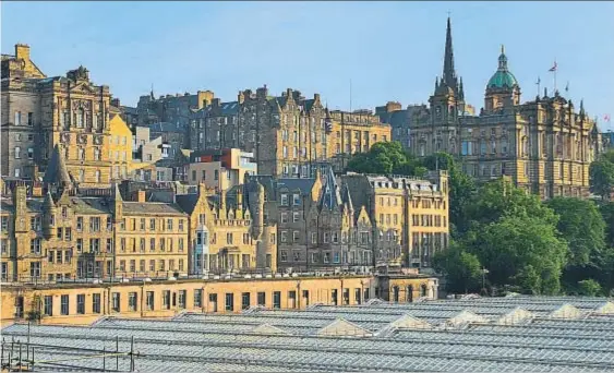  ?? PETER GIOVANNINI / GETTY ?? Solemnidad. La Universida­d de Edimburgo (en la foto)
acoge cada miércoles las misteriosa­s reuniones del club
más exclusivo de Escocia