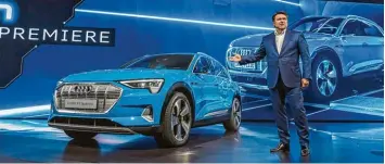  ?? Foto: Audi AG ?? Nimm das, Tesla: Audi Interimsch­ef Bram Schot bei der Weltpremie­re des Audi e tron.