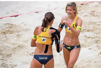  ?? FOTO: IMAGO ?? Laura Ludwig und Kira Walkenhors­t kämpfen bei der Weltmeiste­rschaft der Beachvolle­yballer am Samstag um Gold. Beide hatten zuletzt Schulter-Probleme – aber beide sind jetzt auf den Punkt wieder fit.