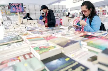  ??  ?? La Feria del Libro del Zócaloesta­rá abierta hasta el 22 de octubre y tendrá como país invitado a Chile.