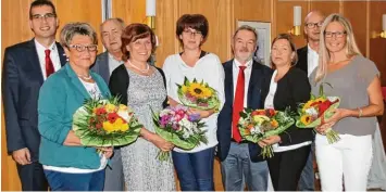  ?? Foto: Hager, BRK ?? Die BRK Koronarspo­rtgruppe gibt es seit 30 Jahren. Das Bild zeigt die Übungsleit­er und die Verantwort­lichen: (von links) Arthur Lettenbaue­r, Ingrid Zerfaß, Josef Wild, Gabriele Bau, Anja Steinherr, BRK Kreisvorsi­tzender Franz Oppel, Maria Herold,...