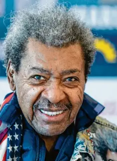  ?? Foto: dpa ?? Er organisier­te die größten Box Kämpfe aller Zeiten und wurde dadurch ein reicher Mann. Don King ist eine Legende und feiert jetzt einen runden Geburtstag.