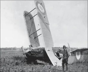  ?? BDIC ?? Cette photo de juillet 1918, prise dans l’ouest d’Ailly-sur-Noye, au sud d’Amiens, montre un Br 14 à moteur Fiat avec le capot avant caréné en pointe.