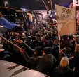  ??  ?? G 1 L’arrivo all’aeroporto di Orio al Serio dell’Atalanta, martedì notte: in primo piano Gian Piero Gasperini, 59 anni, seconda stagione a Bergamo, e il Papu Gomez, 29 G 2 La festa nello spogliatoi­o del San Paolo TWITTER G 3/4 Altre immagini...