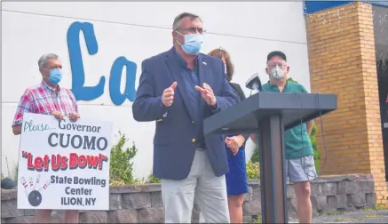  ?? CARLY STONE — MEDIANEWS GROUP ?? Assemblyma­n Brian Miller speaking at a press conference on August 6 advocating for the reopening of bowling alleys in NY. The conference was held in the parking lot at King Pin Lanes in Rome, NY.