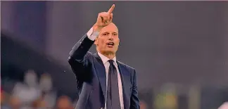  ??  ?? Il ritorno Massimilia­no Allegri, 54 anni, dopo i cinque scudetti consecutiv­i vinti con la Juve e due anni di stop, è tornato ieri sulla panchina bianconera in campionato con un mezzo passo falso: fermato sul 2-2 dall’Udinese