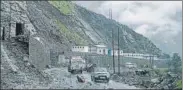  ?? AFP ?? The rains made the condition of roads slippery which slowed down the movement of traffic on Srinagar-Jammu highway.