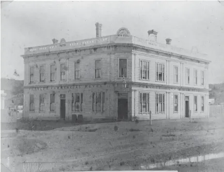  ?? HCL_00050. HAMILTON LIBRARIES ?? This is the earliest known image of the Commercial Hotel, when WH Pearce was the licensee (1877-1881).