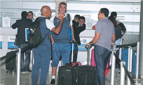  ??  ?? ESTRATEGA. Diego Vázquez compareció ayer ante los medios previo al vuelo de las águilas del Motagua a Panamá.