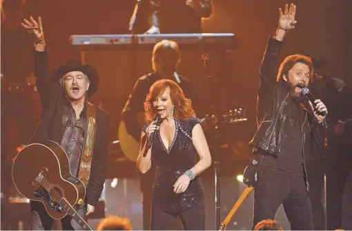  ?? LARRYMCCOR­MACK, THE TENNESSEAN ?? Kix Brooks, RebaMcEnti­re and Ronnie Dunn have been performing together in Las Vegas since June 2015.