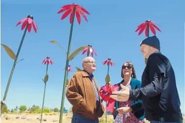  ?? GREG SORBER/JOURNAL ?? From left, Bernalillo County Deputy County Manager Vincent Murphy, Public Art Project Coordinato­r Nan Masland and County Commission­er Lonnie Talbert visit at the Paradise Hills Community Center after the dedication of the public art sculptures titled...