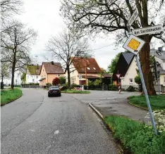  ?? Foto: Silvio Wyszengrad ?? Der Täfertinge­r Weg im Bärenkelle­r soll zur Tempo-30-zone umgewandel­t werden. So hieß es in der Bürgervers­ammlung.