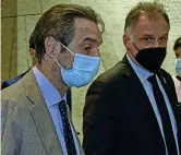  ??  ?? A Milano
Il ministro leghista per il Coordiname­nto di iniziative nel turismo, Massimo Garavaglia, 52 anni, ieri con il governator­e lombardo Attilio Fontana, 68, durante l’incontro con i gestori degli impianti da sci