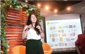  ?? SUNSTAR FOTO / AMPER CAMPAÑA ?? PARTNERS. Honestbee brand and communicat­ions director Cat Avelino says they now carry 300 brands in Cebu.