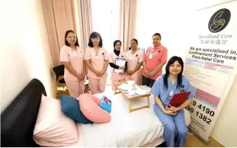  ??  ?? Kho (le ), Ting (second le ) and the profession­al team at LoveBond Care Centre.