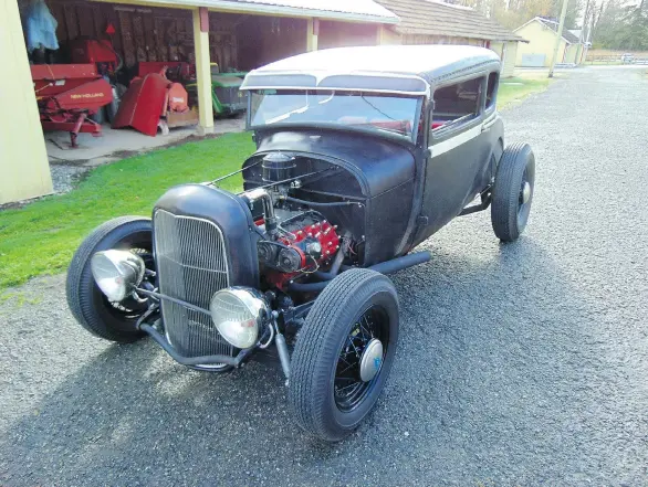  ?? PHOTOS: ALYN EDWARDS ?? Tobin Fitzl’s Ford Model A coupe hot rod looks like it’s from the early 1950s — built by a teenager with ingenuity but little money.