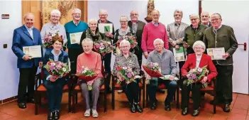  ?? FOTO: NN ?? Die Jubilare der KAB-Spielschar Materborn wurden bei der Generalver­sammlung geehrt.