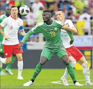  ?? Picture: AFP ?? SIMPLY POLE-AXED: Senegal's forward Mbaye Niang, centre, vies with Poland's midfielder Piotr Zielinski during the World Cup Group H football match yesterday. Niang scored Senegal’s second goal