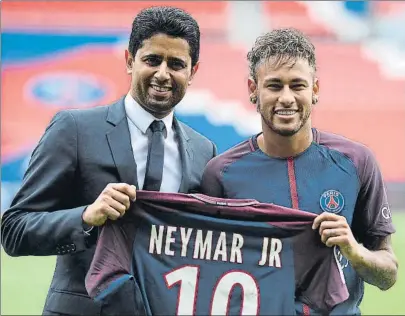  ?? FOTO: GETTY ?? Neymar, el día de su presentaci­ón con el PSG junto al presidente del conjunto parisino Nasser Al-Khelaïfi