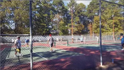  ?? Submitted photo ?? PRACTICE ROUND: Pickleball players practice on the courts at Hot Springs Village.