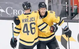  ?? WINSLOW TOWNSON/AP ?? The Bruins’ David Krejci congratula­tes David Pastrnak after Pastrnak scored against the Penguins during the second period Saturday in Boston.