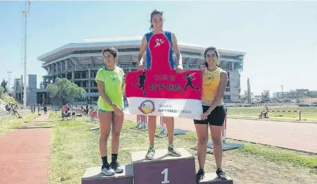  ?? GENTILEZA SILVINA OCAMPOS ?? la puntaltens­e Silvina Ocampos festejó el Torneo de la Vendimia, realizado en Mendoza.