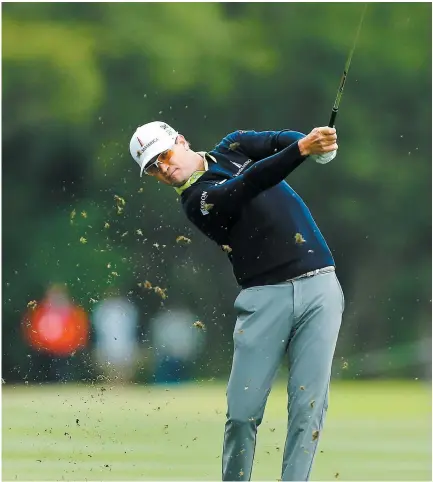  ?? PHOTO AFP ?? L’Américain Zach Johnson, lors de son deuxième coup au premier trou du Valero Texas Open, hier, où il a fait un bond de 11 places pour se retrouver en tête au terme de la journée.