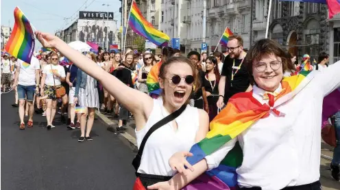  ?? Foto: AFP/Janek Skarzynski ?? Tausende gingen bei der Gleichheit­sparade in Warschau auf die Straße