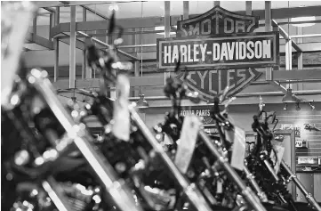  ??  ?? Harley-Davidson motorcycle­s at the Starved Rock Harley-Davidson dealership in Ottawa, Illinois, on Tuesday, Apr 22, 2014. — WPBloomber­g photo